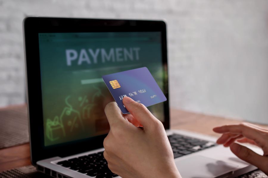 How do payment gateways work? 