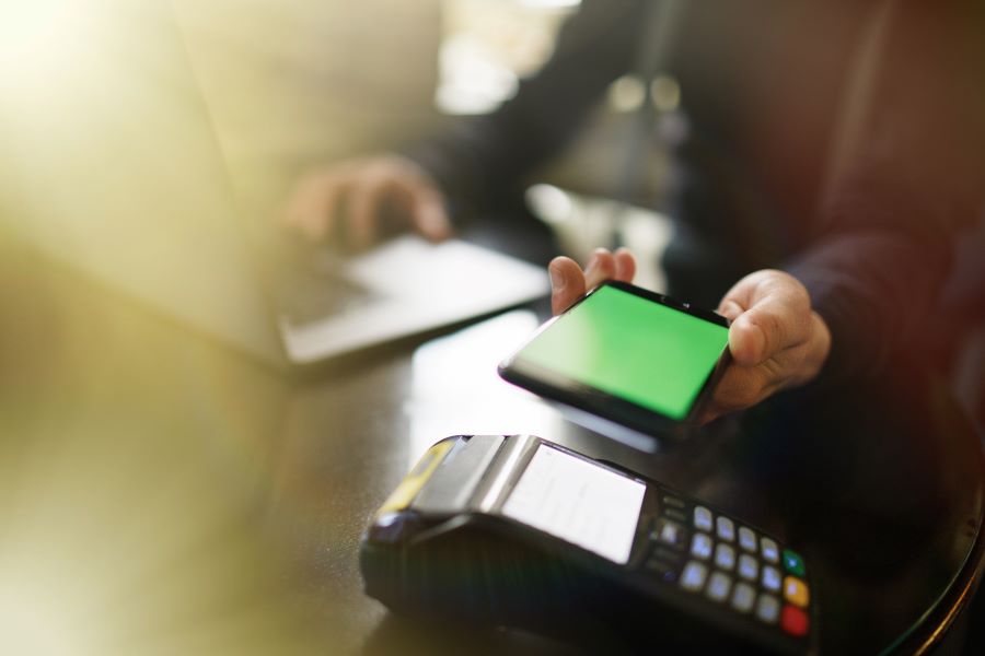 A customer paying contactless with NFC technology.