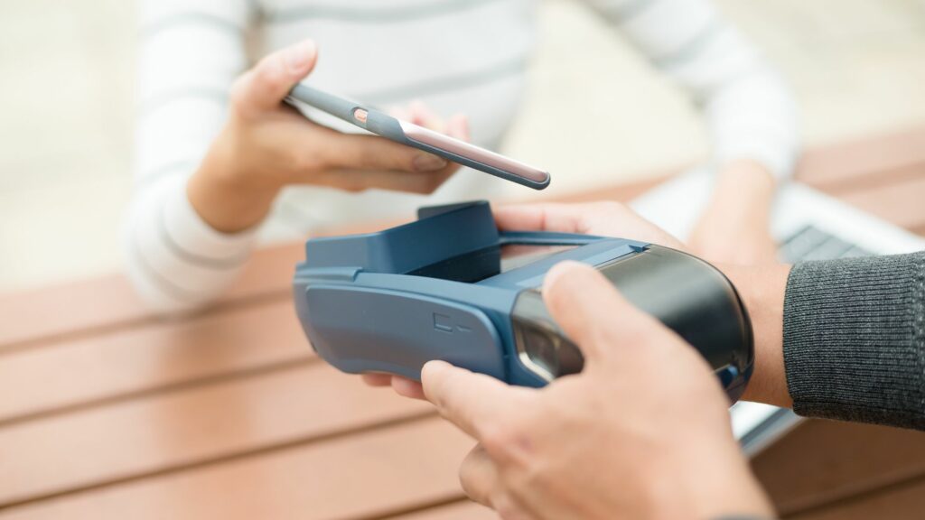 Paying with Smartphone on Pos Terminal